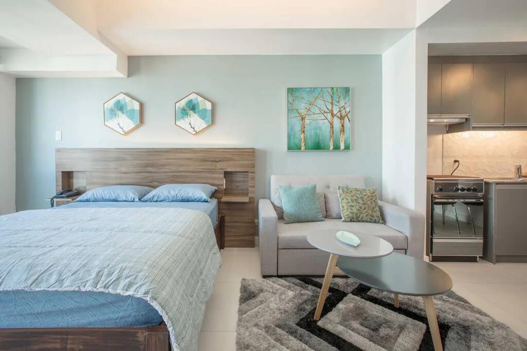 Kl Premier 27th Floor Cozy Unit In Makati Cbd