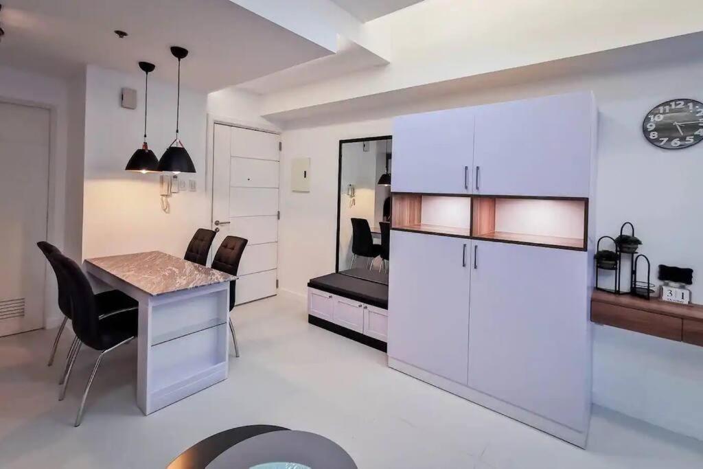 Kl Premier 27th Floor Cozy Unit In Makati Cbd Apartment Manila