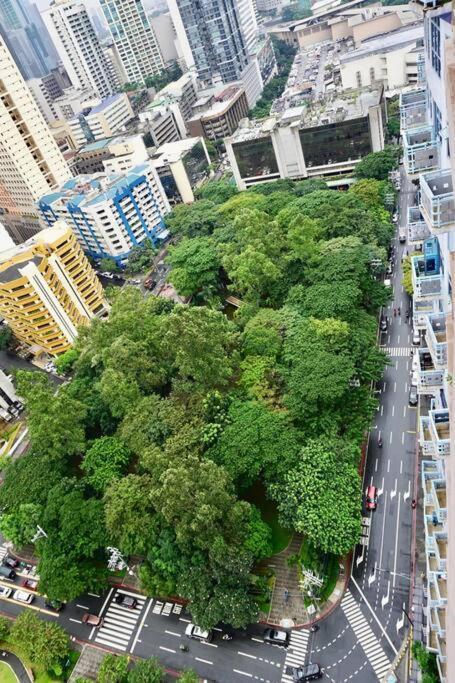 Kl Premier 27th Floor Cozy Unit In Makati Cbd *