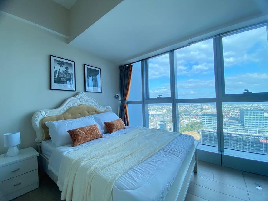 Bayview 2br Family In Uptown Bgc Near Mall