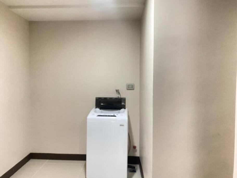 Bayview 2br Family In Uptown Bgc Near Mall Apartment