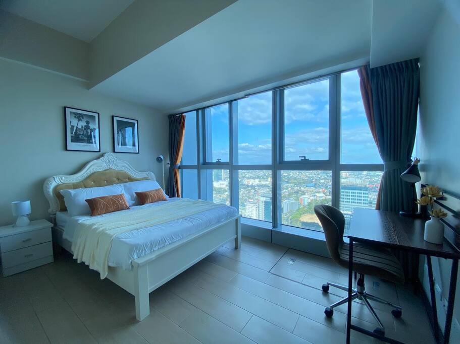 Bayview 2br Family In Uptown Bgc Near Mall Manila