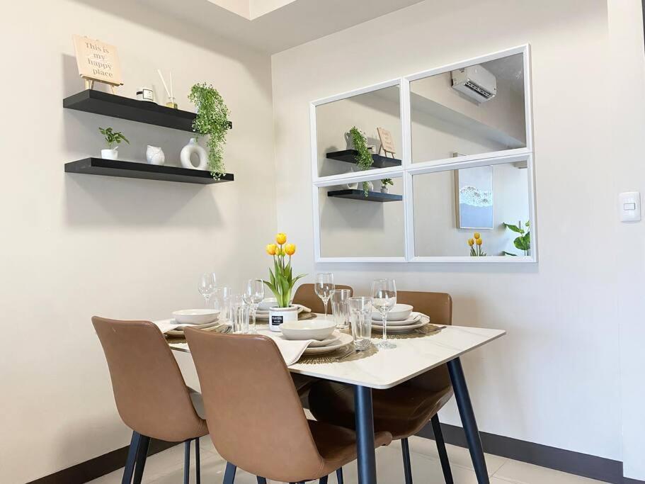 Bayview 2br Family In Uptown Bgc Near Mall Apartment