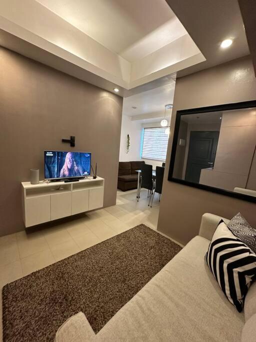 Apartment 1br Bsa Twin Towers With Pool Access Netflix Across Sm Megamall *