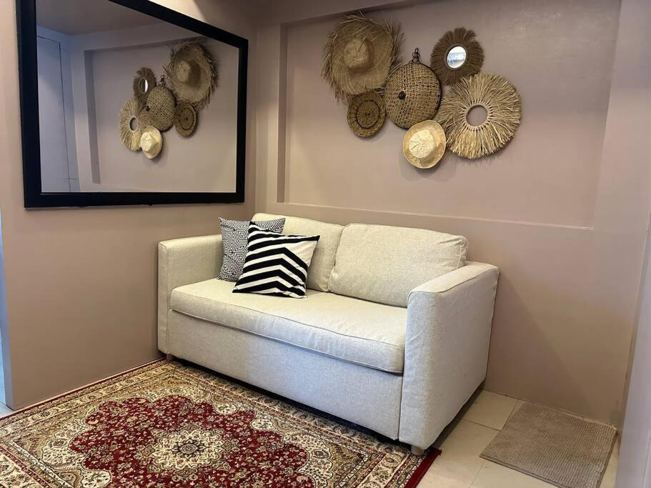 1br Bsa Twin Towers With Pool Access Netflix Across Sm Megamall Manila