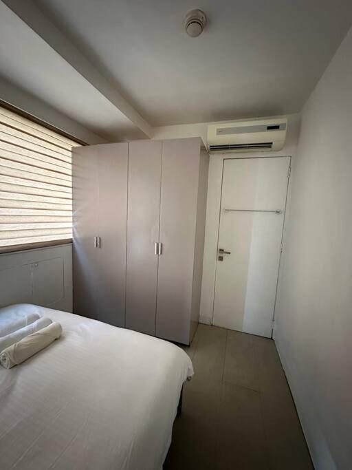 1br Bsa Twin Towers With Pool Access Netflix Across Sm Megamall Apartment Manila
