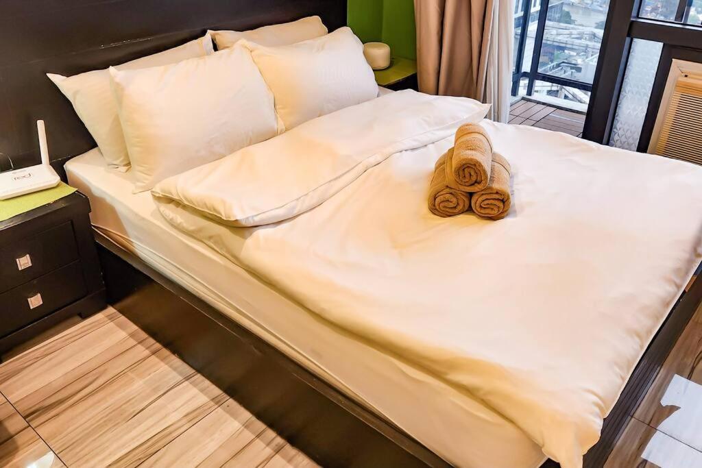 Flat In Gramercy Makati With Netflix