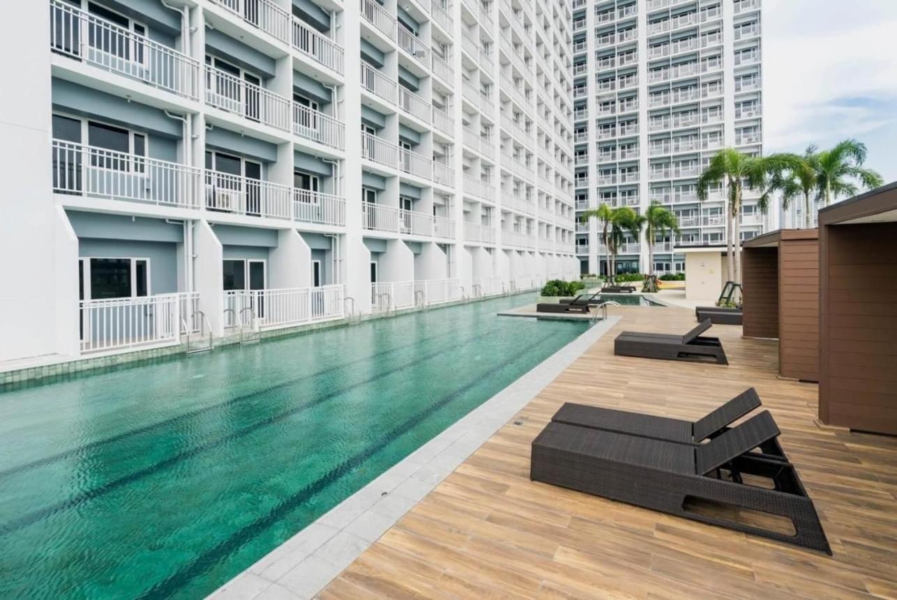 De Luxe, Standard And -the Breeze Residences-close To Airport,mall Of Asia, Us Embassy Apartment