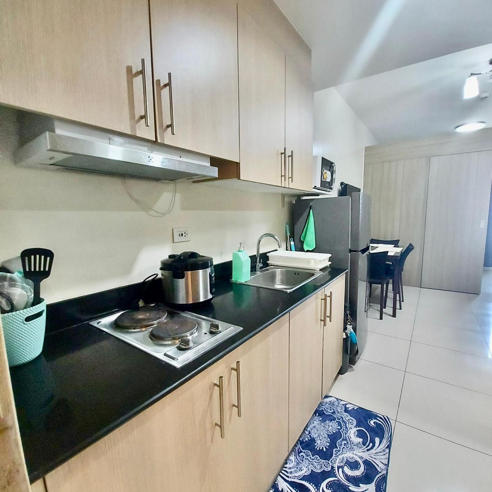 De Luxe, Standard And -the Breeze Residences-close To Airport,mall Of Asia, Us Embassy * Manila