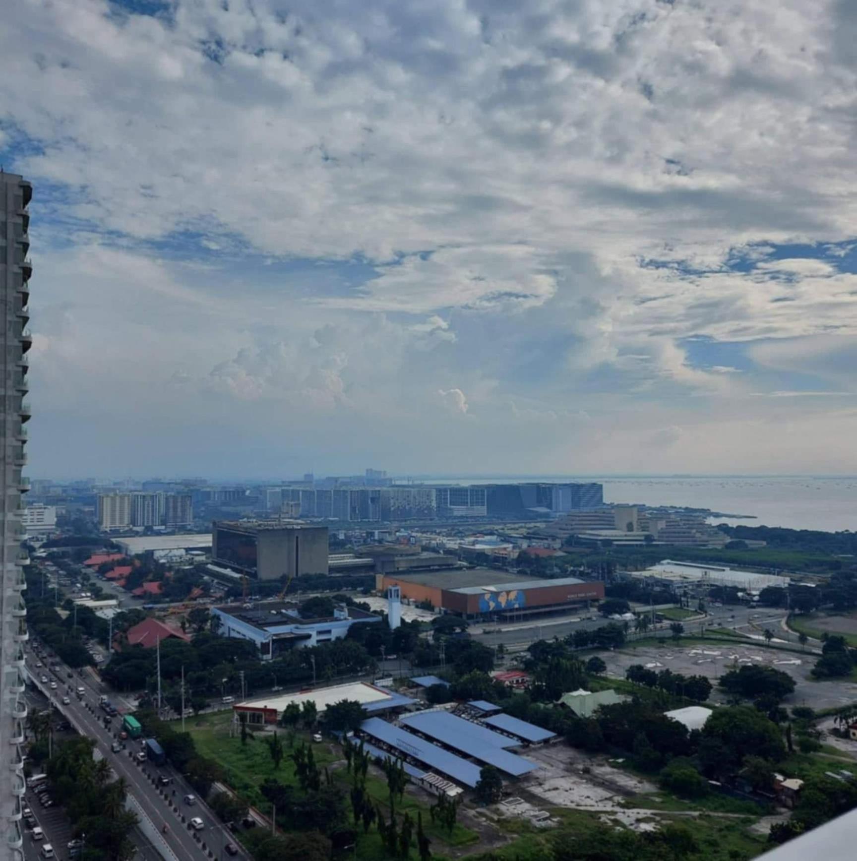 De Luxe, Standard And -the Breeze Residences-close To Airport,mall Of Asia, Us Embassy Apartment Manila