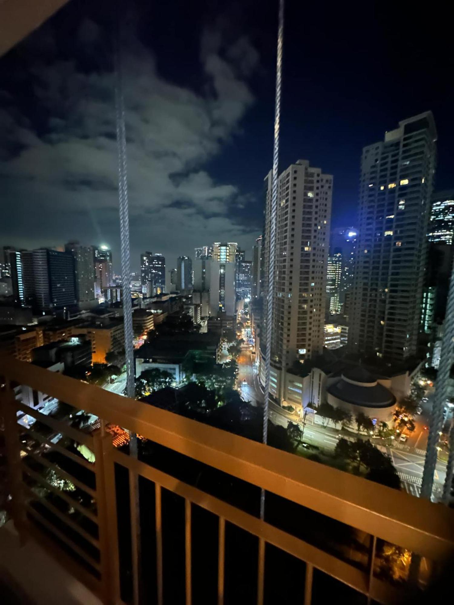 Cozy Place With View At Greenbelt Makati