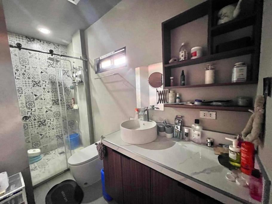 Spacious 1 Bedroom With Roofdeck In Malabon Apartment