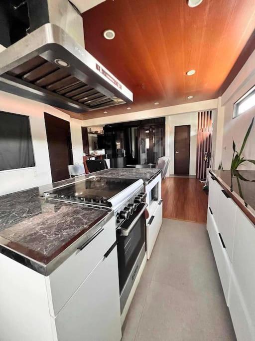 Apartment Spacious 1 Bedroom With Roofdeck In Malabon Manila
