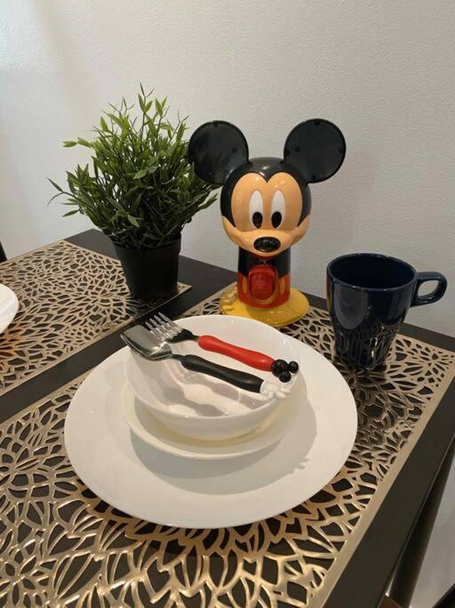 Apartment 1br Mickey Mouse Theme Bgc Forbeswood Parklane