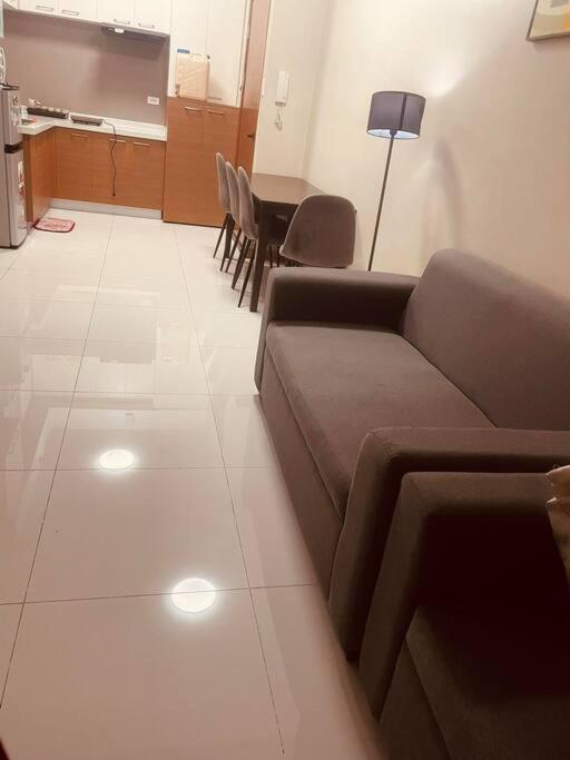 Apartment 2br Tower3 Sunshine100 Pool Billiard 70 Inches Tv Karaoke Manila