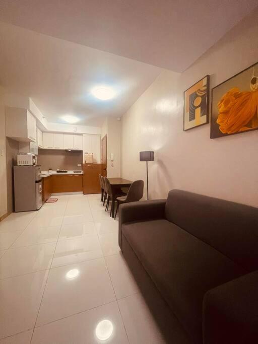 2br Tower3 Sunshine100 Pool Billiard 70 Inches Tv Karaoke * Manila