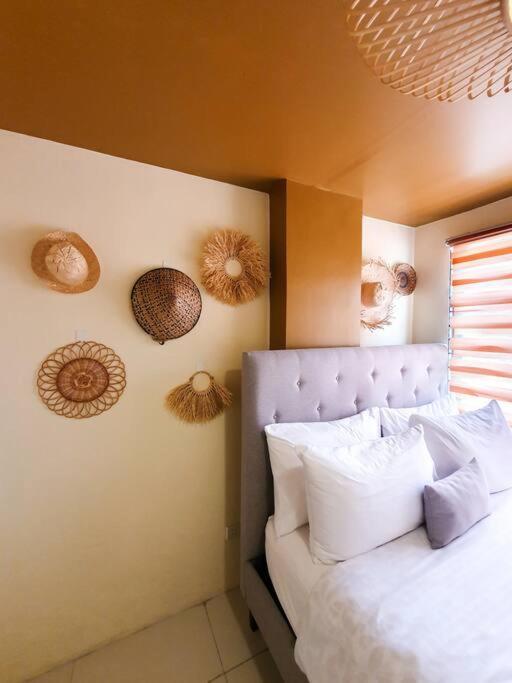 Hunter 2br Near Sm North And Waltermart Munoz Manila