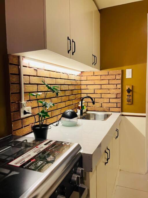 Hunter 2br Near Sm North And Waltermart Munoz *