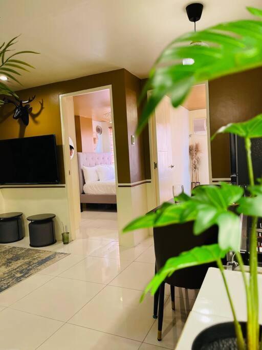 Hunter 2br Near Sm North And Waltermart Munoz * Manila