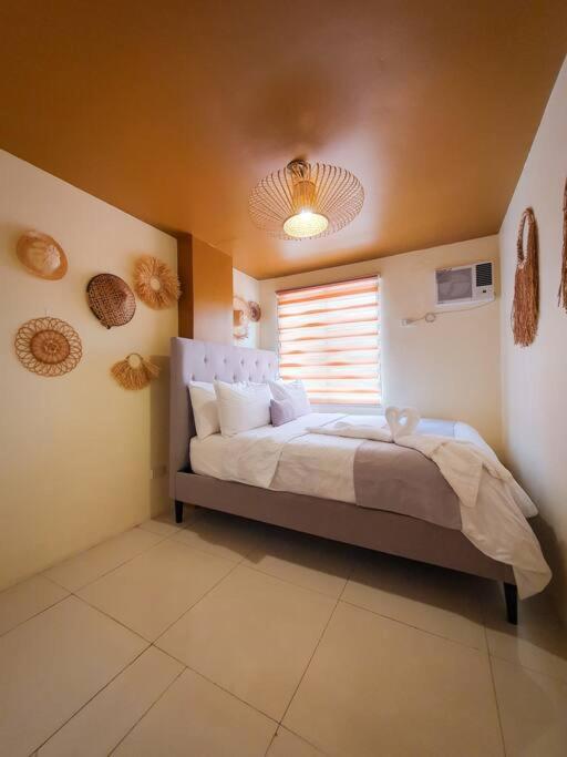 Hunter 2br Near Sm North And Waltermart Munoz * Manila