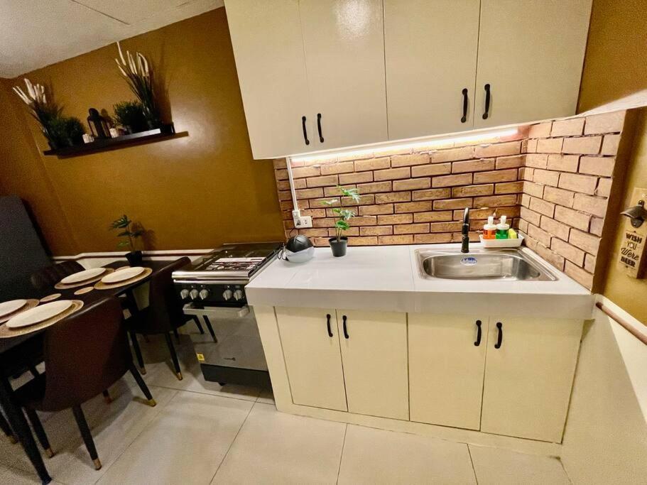 Hunter 2br Near Sm North And Waltermart Munoz