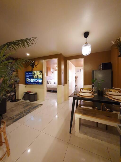 Hunter 2br Near Sm North And Waltermart Munoz Manila