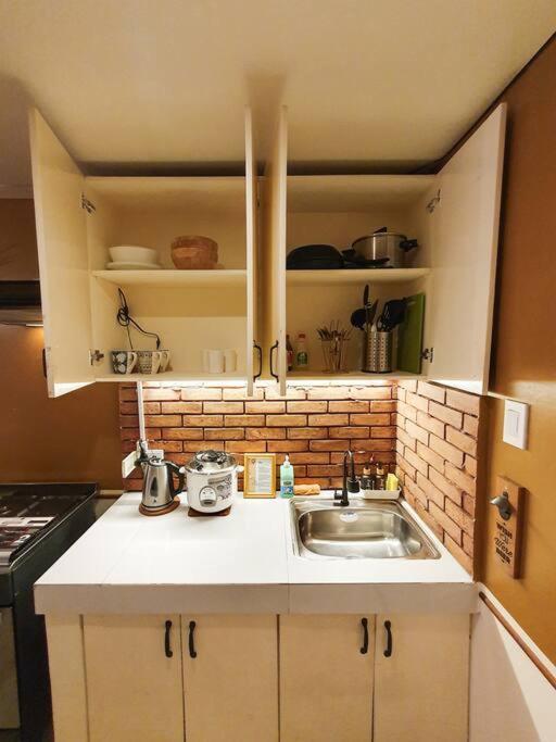 Hunter 2br Near Sm North And Waltermart Munoz *