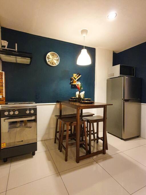 Dylan 2 Bedroom Near Sm North And Waltermart Munoz * Manila
