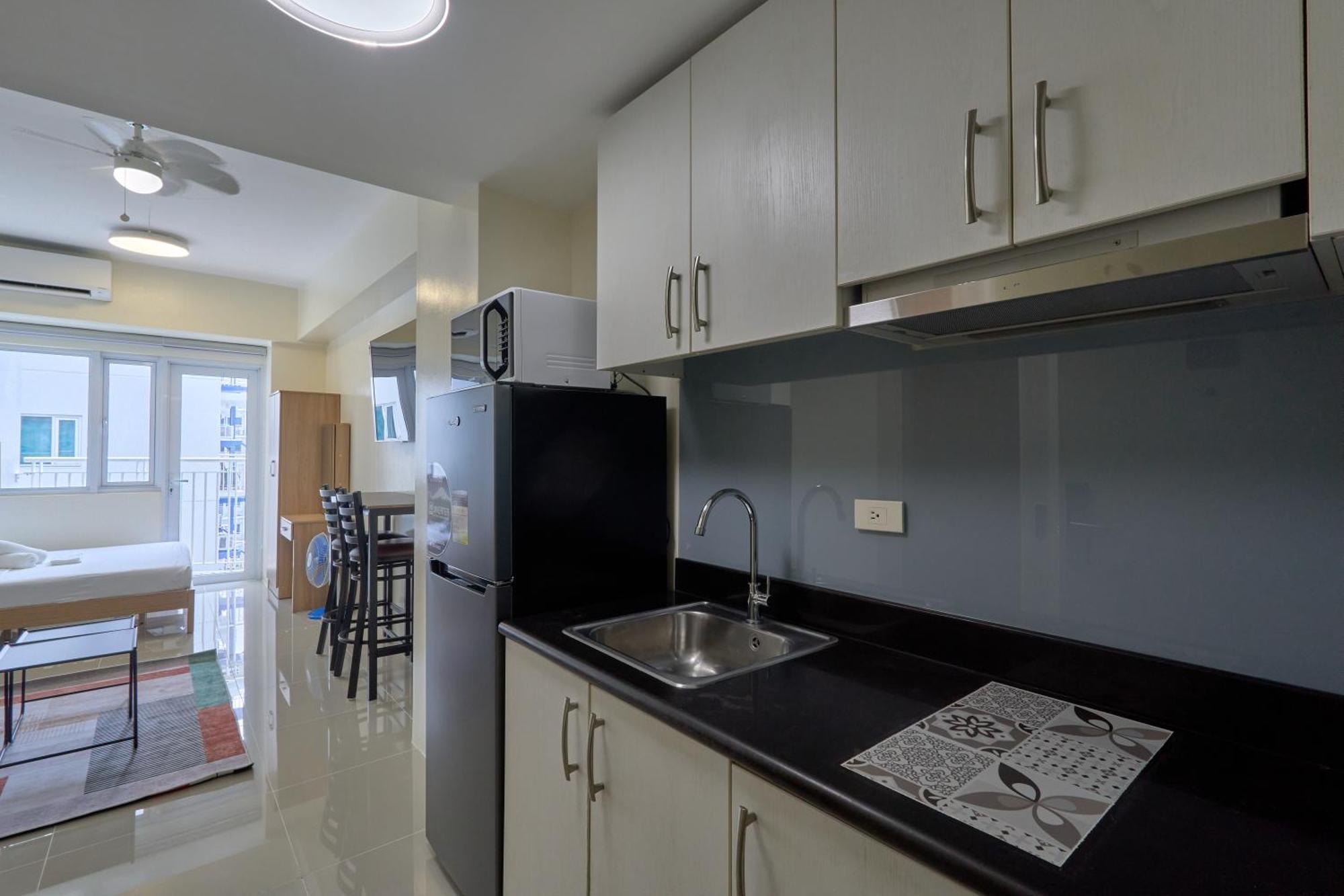 The Life - Level 42 At Makati Apartment *