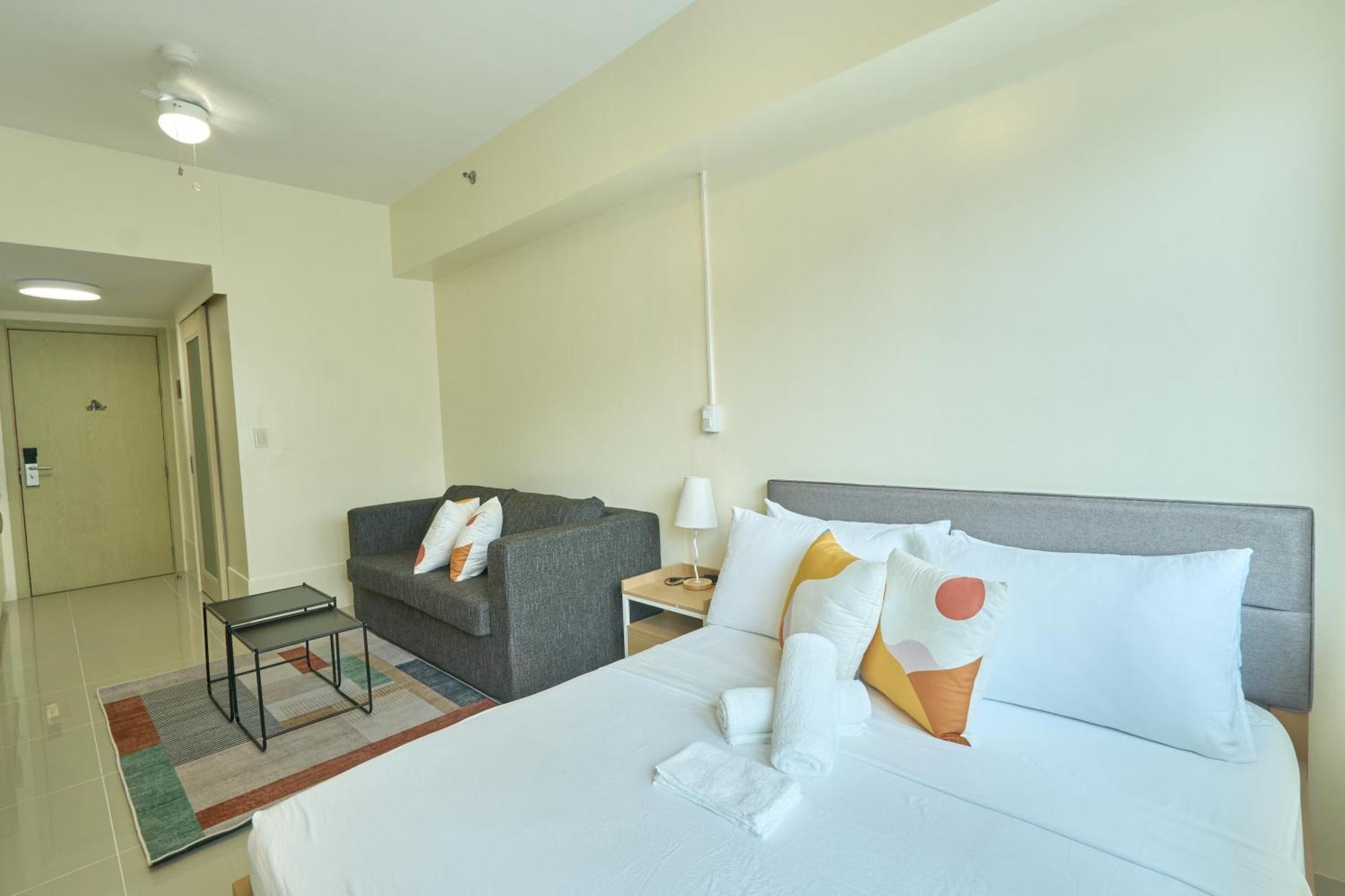 The Life - Level 42 At Makati Apartment