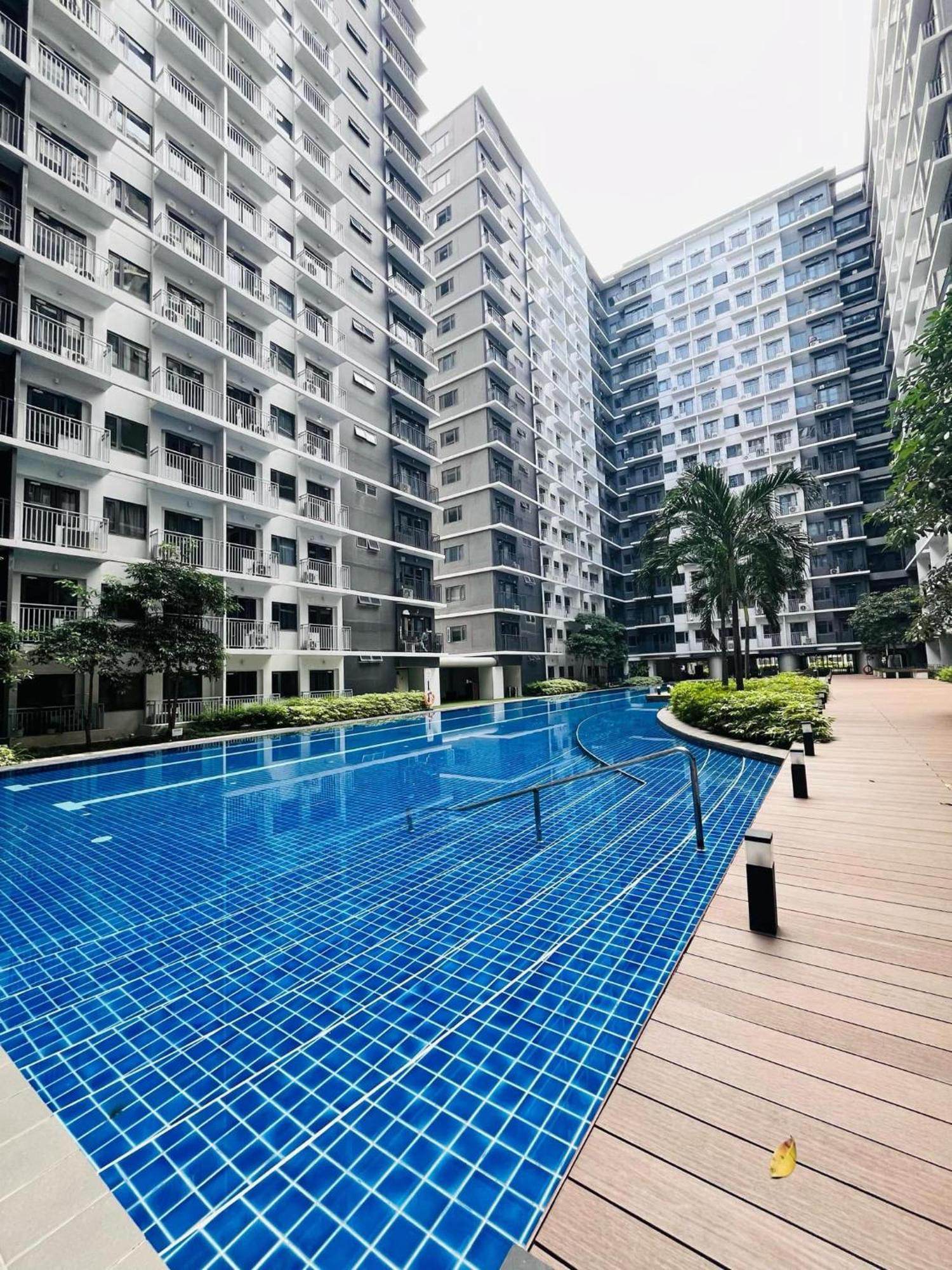 Modern Escape Near Moa And Airport With Balcony And Fast Wifi Manila
