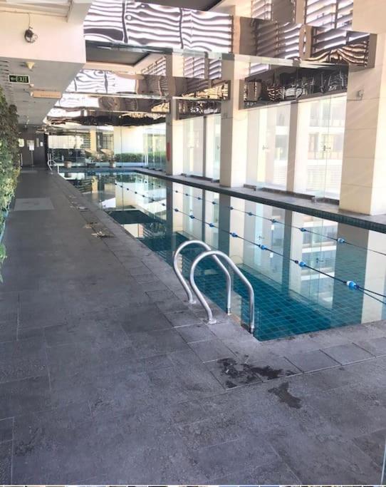 45f Gramercy Corner Wifi Netflix Smarttv Free Use Pool Gym * Manila