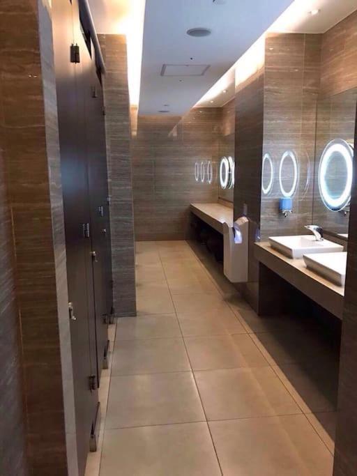 Apartment 45f Gramercy Corner Wifi Netflix Smarttv Free Use Pool Gym Manila