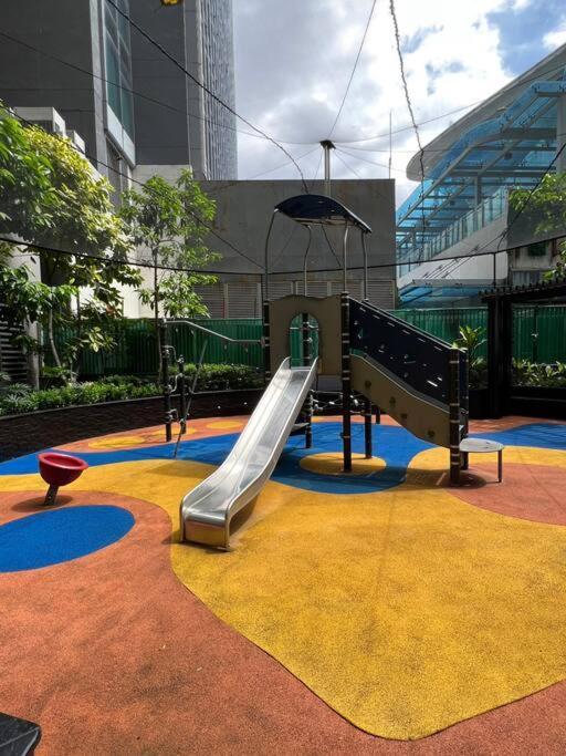 Apartment 45f Gramercy Corner Wifi Netflix Smarttv Free Use Pool Gym Manila
