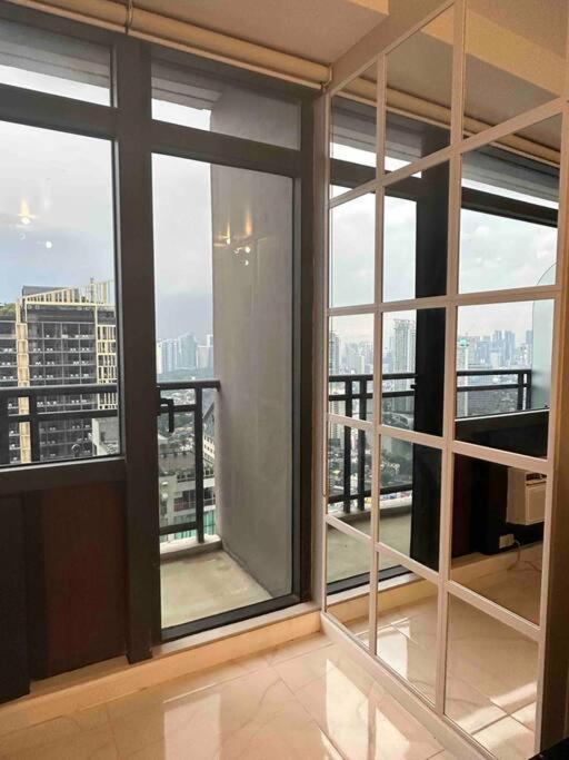 45f Gramercy Corner Wifi Netflix Smarttv Free Use Pool Gym * Manila