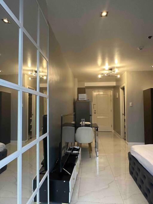 45f Gramercy Corner Wifi Netflix Smarttv Free Use Pool Gym Manila