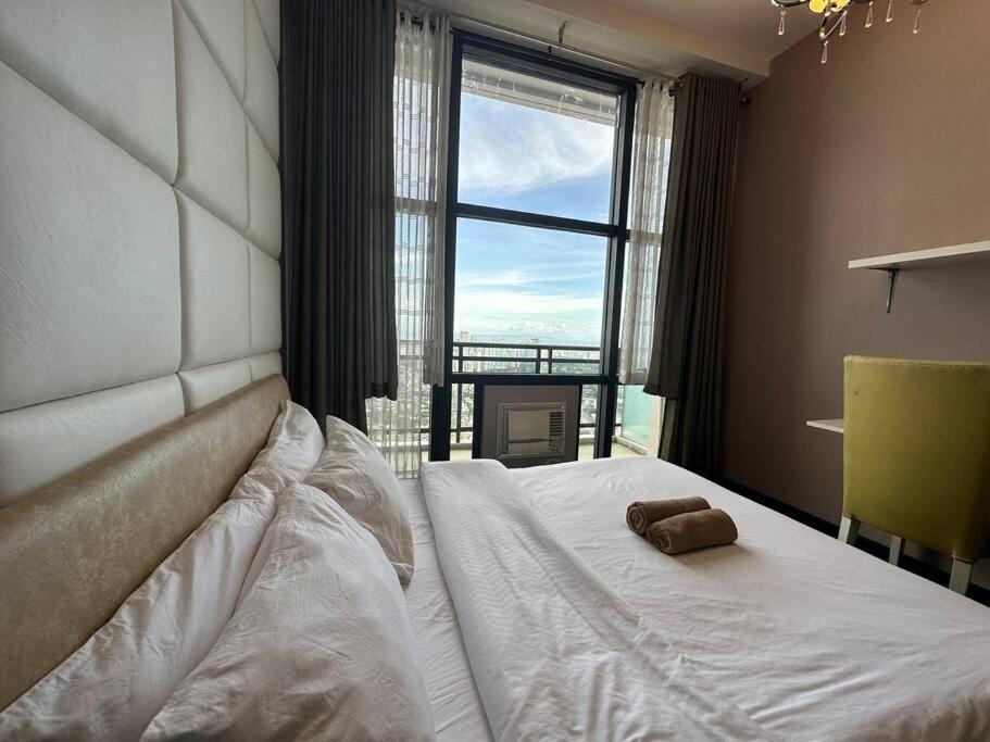 68f 1 Bedroom Penthouse Gramercy Pool Sauna Apartment Manila