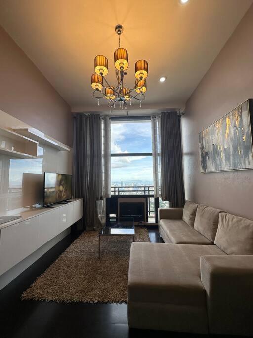 68f 1 Bedroom Penthouse Gramercy Pool Sauna Manila
