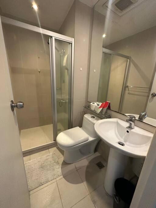 64f Spacious 1 Bedroom View Pool Sauna Gym Apartment *