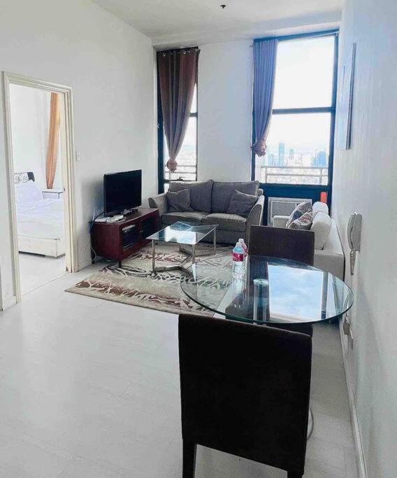 64f Spacious 1 Bedroom View Pool Sauna Gym Apartment