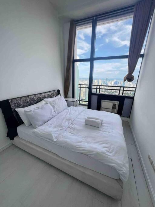 Apartment 64f Spacious 1 Bedroom View Pool Sauna Gym Manila