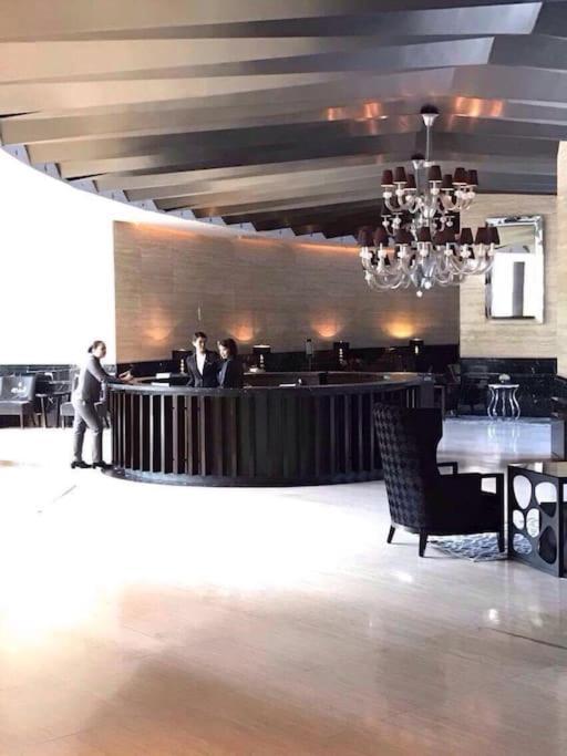 Apartment 58f Minimalist Panoramic View In Gramercy Manila