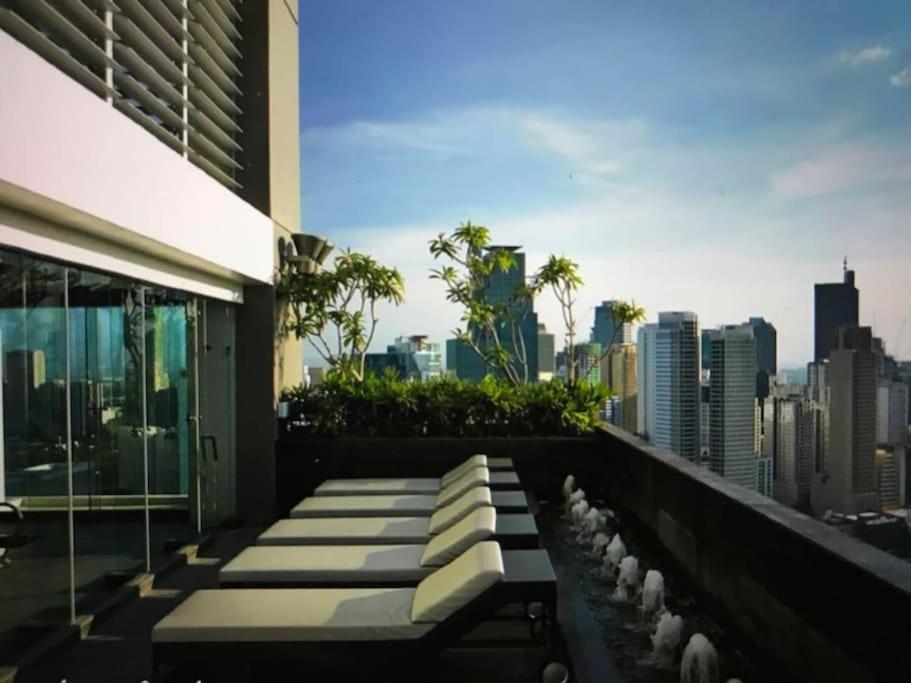 58f Minimalist Panoramic View In Gramercy