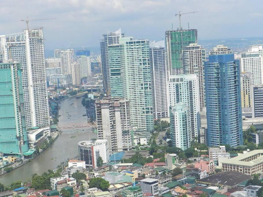 58f Minimalist Panoramic View In Gramercy Apartment Manila