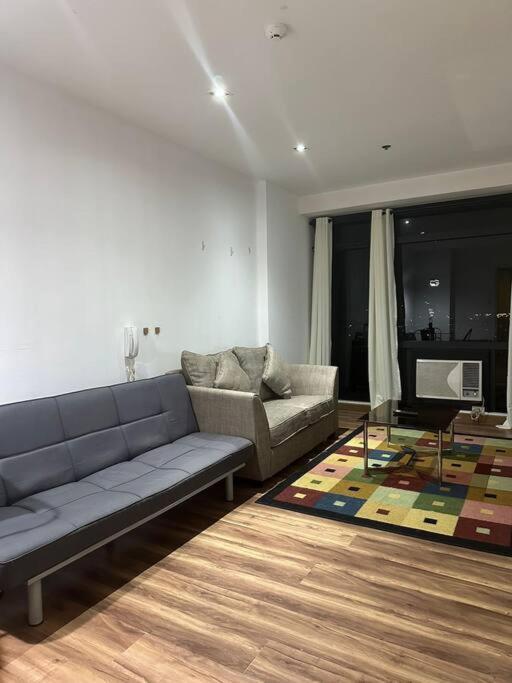 Spacious Corner 1 Bedroom With Balcony Gramercy Apartment *