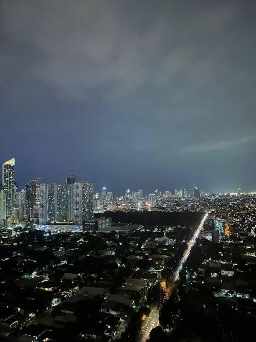Spacious Corner 1 Bedroom With Balcony Gramercy * Manila