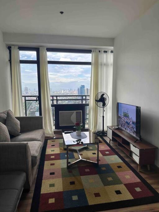 Spacious Corner 1 Bedroom With Balcony Gramercy