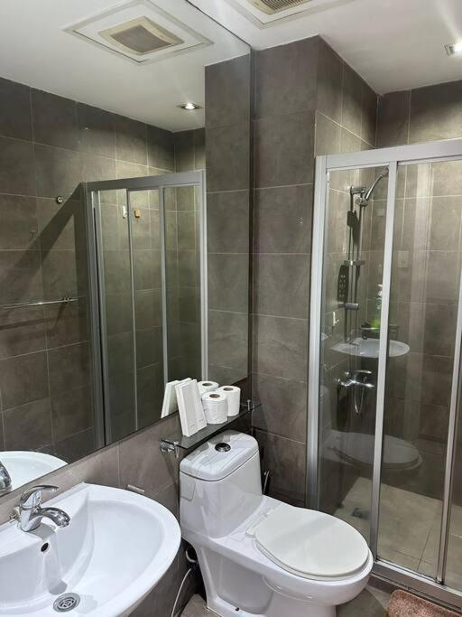 Spacious Corner 1 Bedroom With Balcony Gramercy * Manila