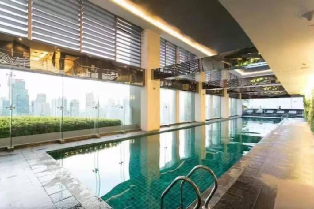 Spacious Corner 1 Bedroom With Balcony Gramercy Apartment *