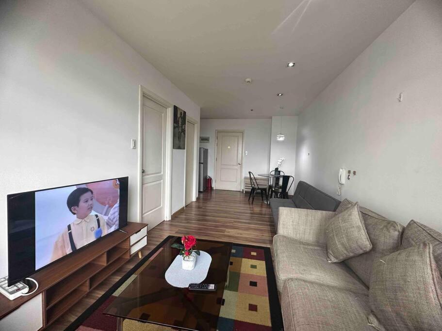 Spacious Corner 1 Bedroom With Balcony Gramercy Apartment